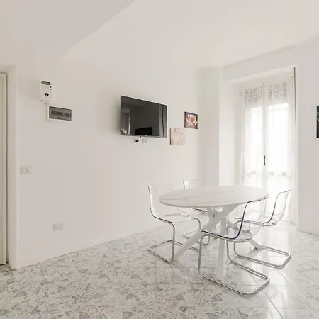 Guesthost - Spacious Navigli ميلان