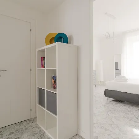 Guesthost - Spacious Navigli Milán