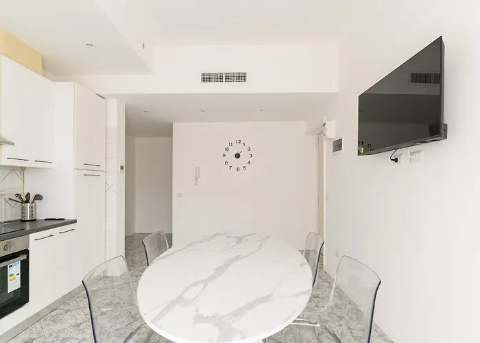Guesthost - Spacious Navigli * Mediolan
