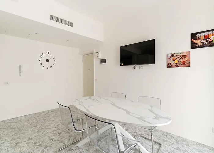Guesthost - Spacious Navigli Apartament *