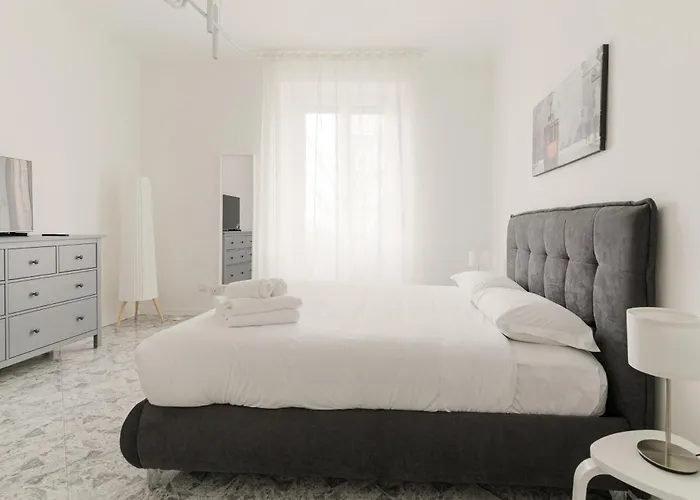 Guesthost - Spacious Navigli Apartament *