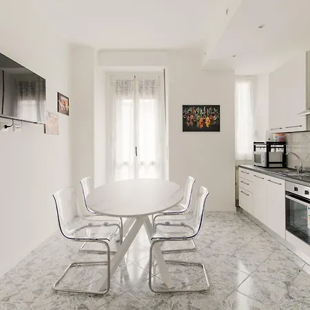 Guesthost - Spacious Navigli Apartman