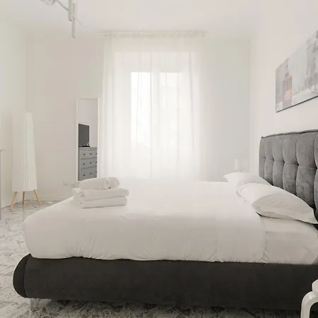 Guesthost - Spacious Navigli Apartman *