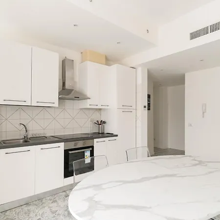 Guesthost - Spacious Navigli *